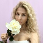 Nika, 33